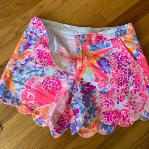 Lilly Pulitzer 5’’ buttercup scallop hem short